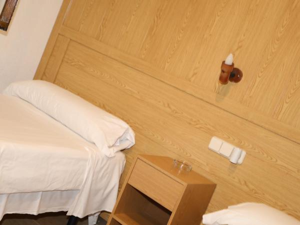 Hostal El Descanso : photo 3 de la chambre chambre lits jumeaux