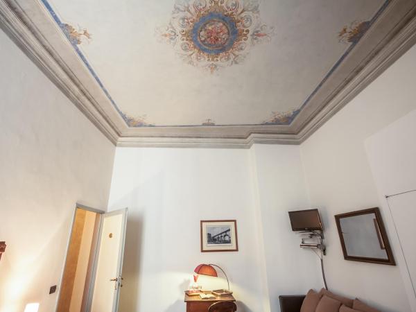 Casa Rovai Guest House : photo 7 de la chambre chambre double ou lits jumeaux avec salle de bains privative