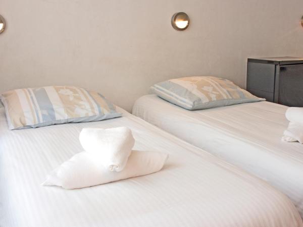 Hotel Torenzicht : photo 2 de la chambre chambre triple avec salle de bains commune