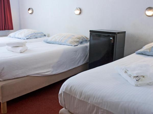 Hotel Torenzicht : photo 3 de la chambre chambre triple avec salle de bains commune