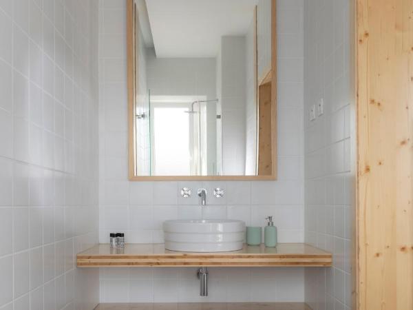 Casa dos Carvalhos : photo 9 de la chambre chambre double ou lits jumeaux deluxe - vue sur piscine