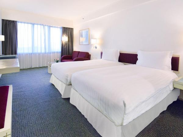Regal Airport Hotel : photo 2 de la chambre chambre lit king-size ou lits jumeaux deluxe