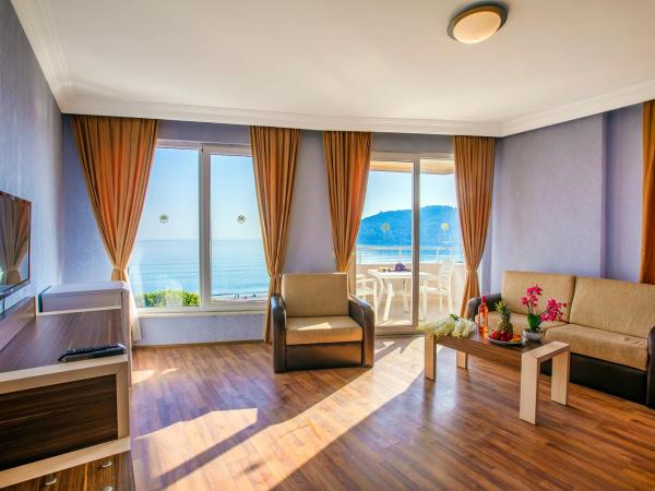 Hawaii Suite Beach Hotel : photo 4 de la chambre suite familiale