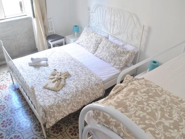 Sunrise Hostel & Rooms : photo 5 de la chambre chambre quadruple avec salle de bains commune