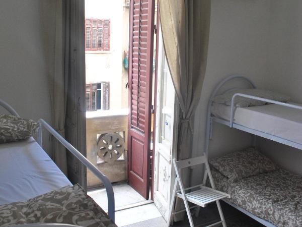 Sunrise Hostel & Rooms : photo 4 de la chambre lit simple dans dortoir pour femmes