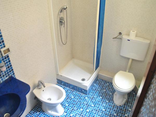 Sunrise Hostel & Rooms : photo 5 de la chambre lit simple dans dortoir pour femmes