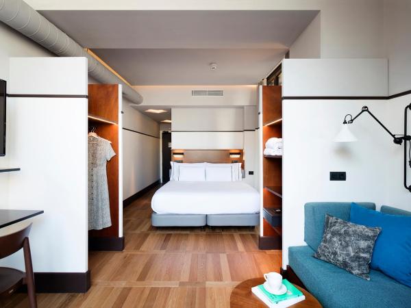 Praktik Èssens : photo 7 de la chambre chambre double supérieure avec baignoire extérieure