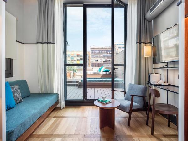 Praktik Èssens : photo 4 de la chambre chambre double supérieure avec baignoire extérieure