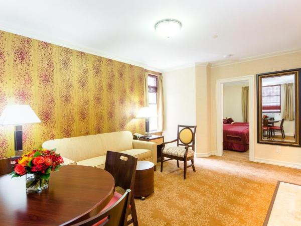Radio City Apartments : photo 1 de la chambre chambre avec 2 lits doubles et 1 canapé-lit - accessible aux personnes à mobilité réduite