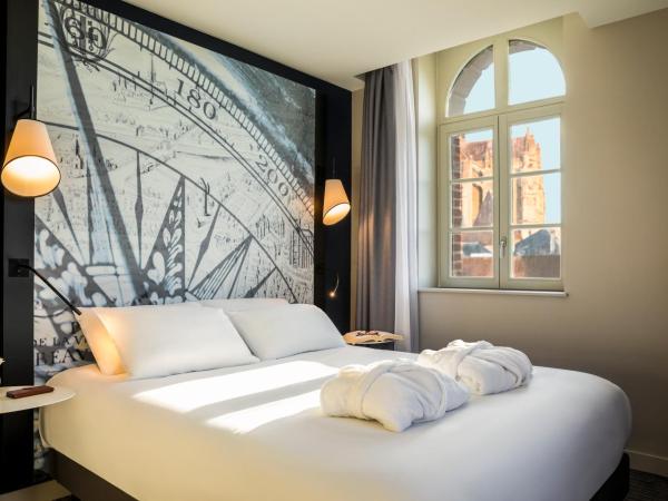 Mercure Beauvais Centre Cathédrale : photo 1 de la chambre chambre privilège avec lit double 160 x 200 - vue sur cathédrale