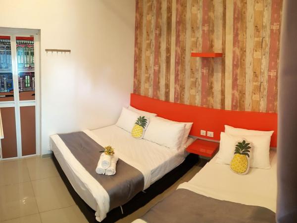 Teruntum 96 Guest house : photo 1 de la chambre chambre triple deluxe