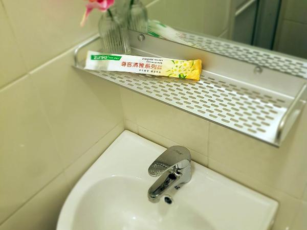 Teruntum 96 Guest house : photo 6 de la chambre chambre standard lit queen-size