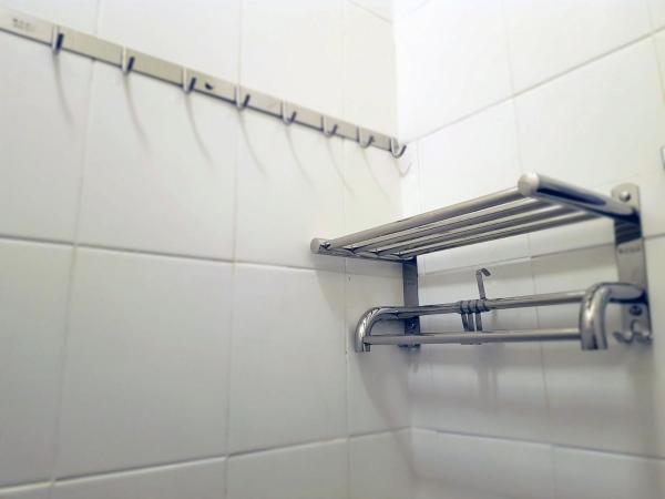 Teruntum 96 Guest house : photo 8 de la chambre chambre standard lit queen-size