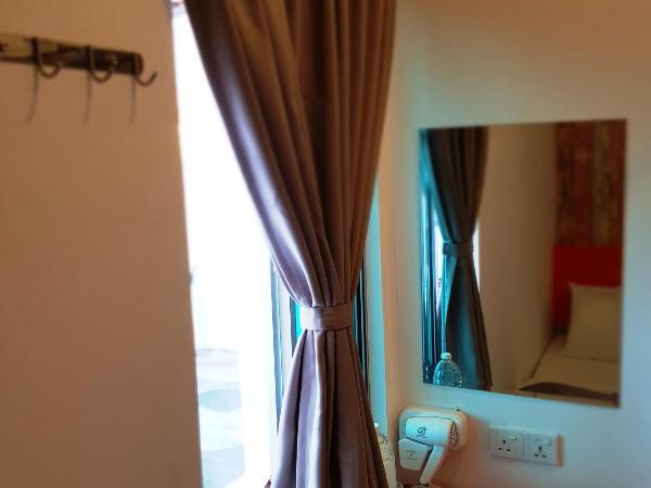 Teruntum 96 Guest house : photo 3 de la chambre chambre triple deluxe