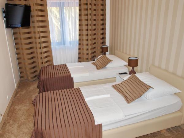 Hotel Jadran : photo 3 de la chambre chambre double - vue sur parc
