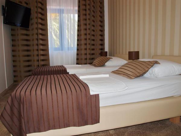 Hotel Jadran : photo 5 de la chambre chambre double - vue sur parc