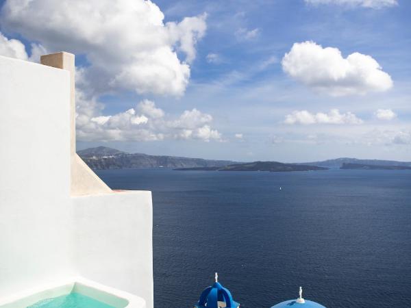 Sophia Oia View : photo 9 de la chambre chambre troglodyte sophie avec petite piscine extérieure - vue sur caldeira