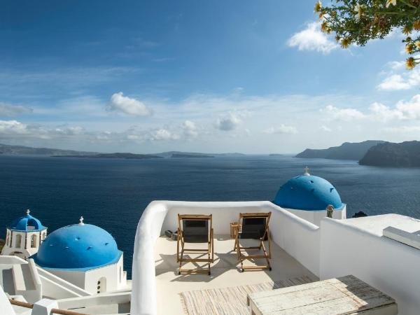 Sophia Oia View : photo 8 de la chambre chambre troglodyte supérieure avec petite piscine intérieure - vue sur caldeira