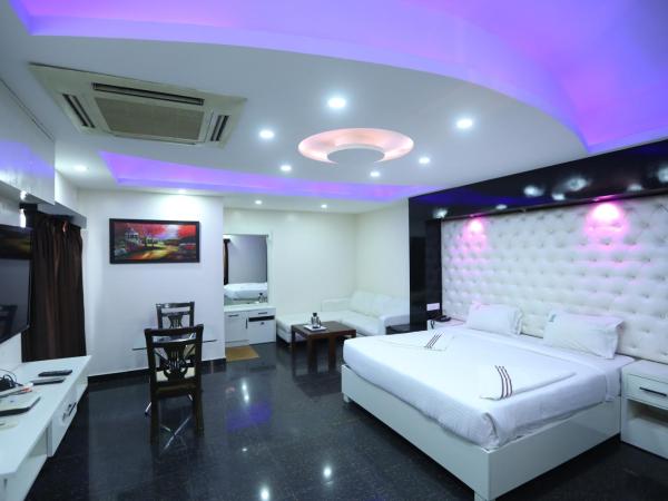 Hotel RR International : photo 4 de la chambre suite avec jacuzzi