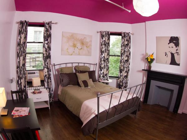 Central Park West Hostel : photo 4 de la chambre chambre lit king-size standard avec salle de bains privative