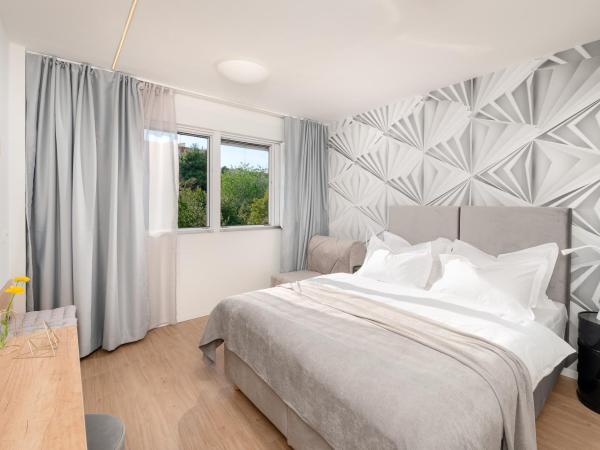 Skaline Luxury rooms Split : photo 2 de la chambre chambre double ou lits jumeaux avec canapé-lit 