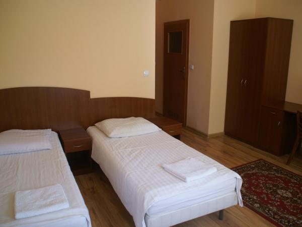 Hotel Prokocim : photo 1 de la chambre chambre quadruple