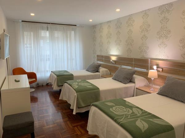 Hostal San Fernando : photo 1 de la chambre chambre triple avec salle de bains privative