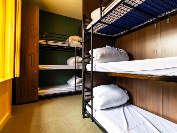 PubLove @ The White Ferry, Victoria : photo 4 de la chambre lit dans un dortoir mixte de 12 lits avec salle de bains commune
