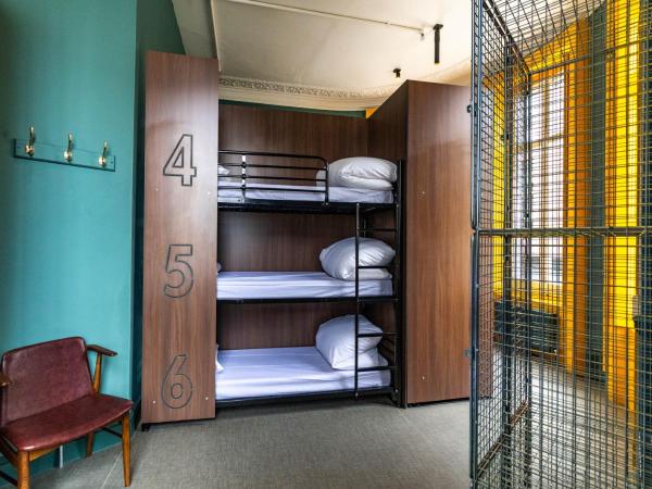 PubLove @ The White Ferry, Victoria : photo 1 de la chambre lit dans un dortoir mixte de 12 lits avec salle de bains commune