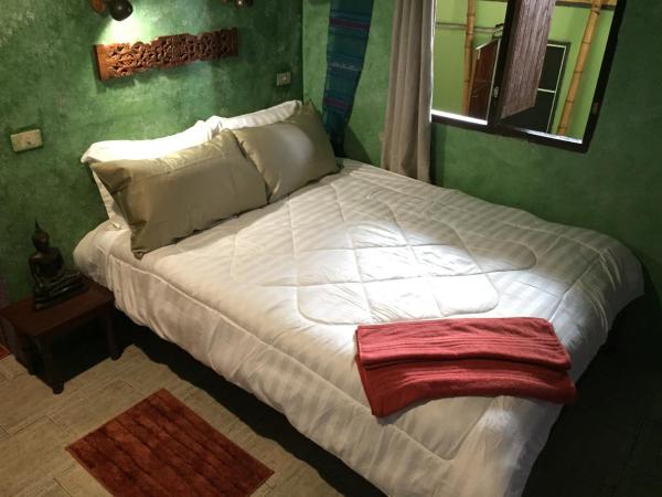 Shanti Lodge : photo 4 de la chambre chambre double avec salle de bains privative