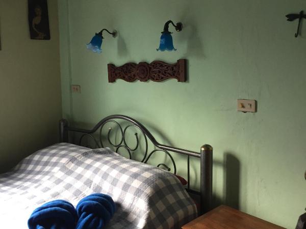 Shanti Lodge : photo 5 de la chambre chambre double avec salle de bains privative