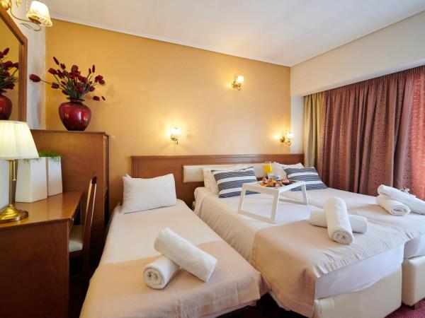 Crystal City Hotel : photo 2 de la chambre chambre double avec lit d'appoint