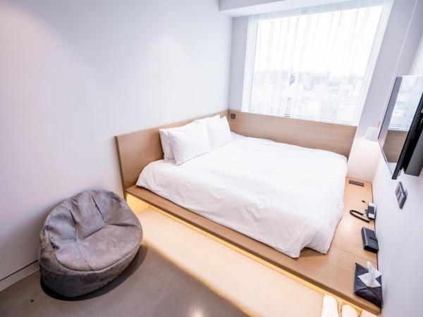 Patio 7 : photo 2 de la chambre hébergement lit king-size centre-ville