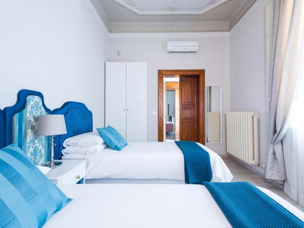 Villa Savioli Room & Breakfast : photo 3 de la chambre chambre double ou lits jumeaux avec salle de bains privative externe