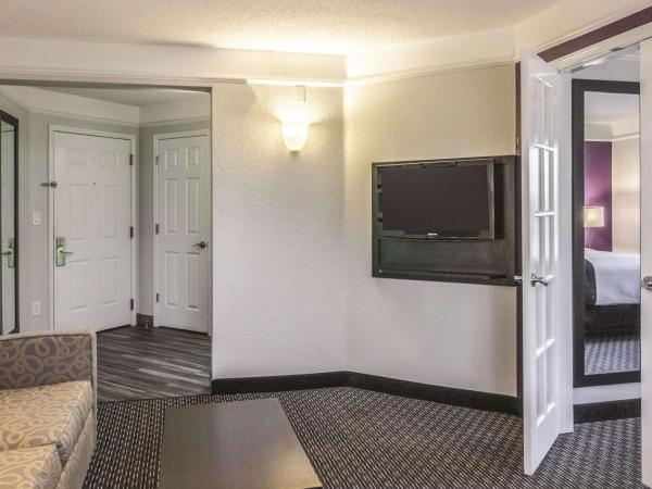 La Quinta by Wyndham Orlando Airport North : photo 4 de la chambre suite lit king-size – non-fumeurs