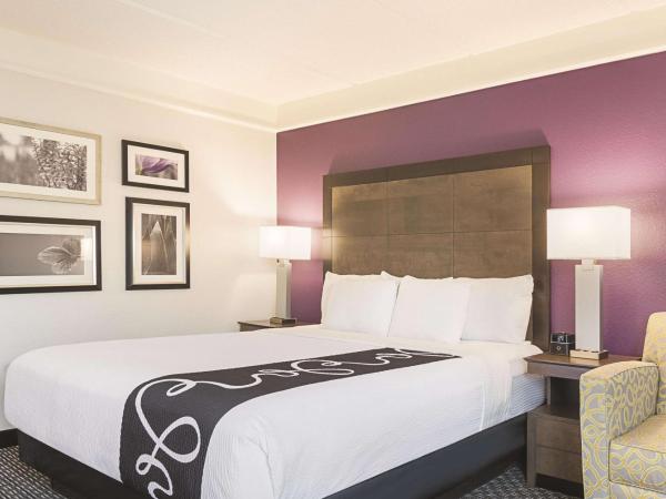 La Quinta by Wyndham Atlanta Perimeter Medical : photo 1 de la chambre chambre lit king-size deluxe