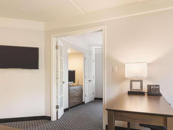 La Quinta by Wyndham Atlanta Perimeter Medical : photo 1 de la chambre suite 1 chambre lit king-size - non-fumeurs
