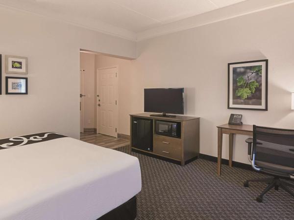 La Quinta by Wyndham Orlando UCF : photo 3 de la chambre chambre lit king-size - accessible aux personnes à mobilité réduite