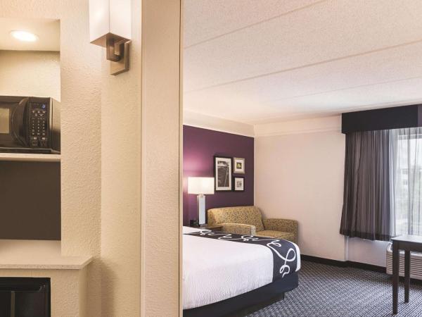 La Quinta by Wyndham Atlanta Perimeter Medical : photo 4 de la chambre chambre lit king-size deluxe