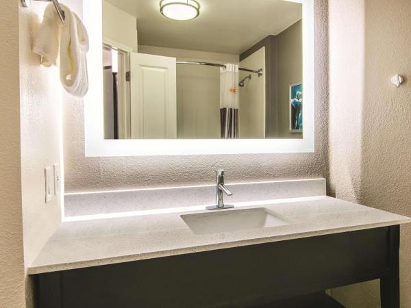 La Quinta by Wyndham Orlando UCF : photo 4 de la chambre chambre double avec 2 lits doubles