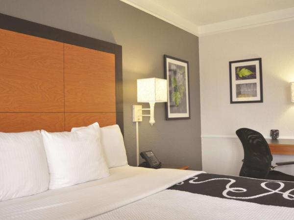 La Quinta Inn by Wyndham Dallas Uptown : photo 3 de la chambre chambre lit king-size avec baignoire - adaptée aux personnes à mobilité réduite - non-fumeurs
