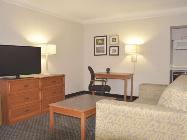 La Quinta Inn by Wyndham Dallas Uptown : photo 3 de la chambre chambre exécutive avec 2 lits doubles