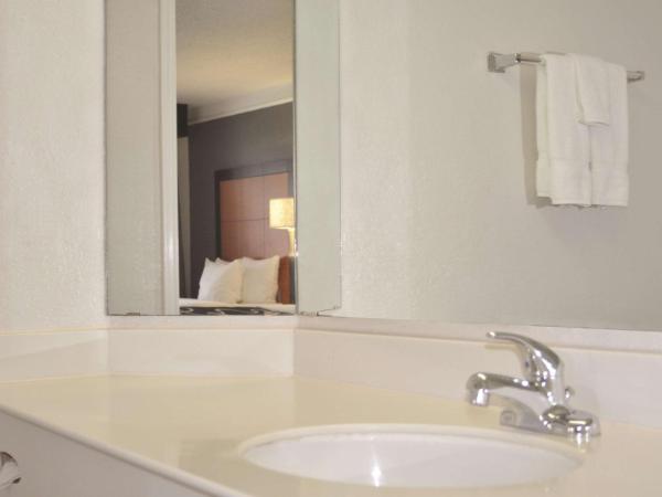 La Quinta Inn by Wyndham Dallas Uptown : photo 1 de la chambre chambre double avec 2 lits doubles - non-fumeurs