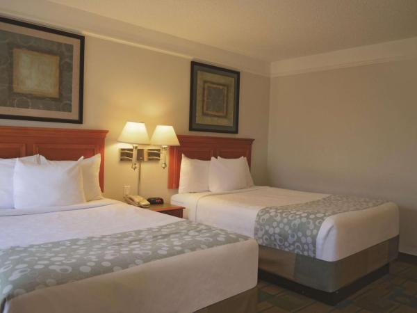 La Quinta Inn by Wyndham Austin Oltorf : photo 2 de la chambre chambre de luxe avec 2 lits doubles