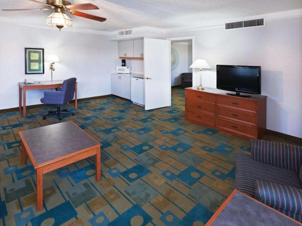 La Quinta Inn by Wyndham Austin Oltorf : photo 2 de la chambre suite lit king-size – non-fumeurs