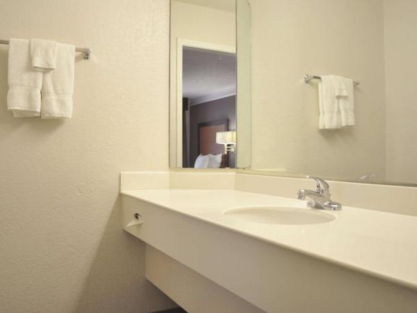 La Quinta Inn by Wyndham Dallas Uptown : photo 1 de la chambre suite familiale de luxe - non-fumeurs