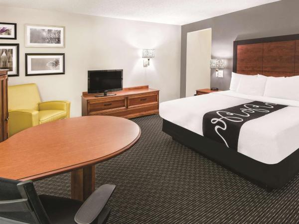 La Quinta Inn & Suites by Wyndham San Antonio Riverwalk : photo 1 de la chambre chambre lit king-size
