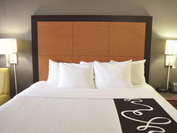La Quinta Inn by Wyndham Dallas Uptown : photo 3 de la chambre chambre lit king-size deluxe