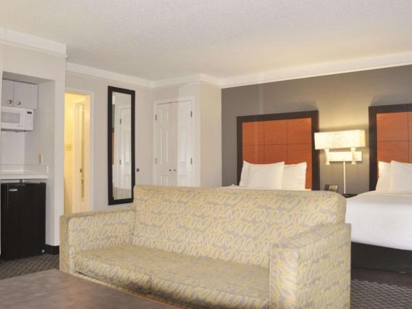 La Quinta Inn by Wyndham Dallas Uptown : photo 2 de la chambre chambre exécutive avec 2 lits doubles