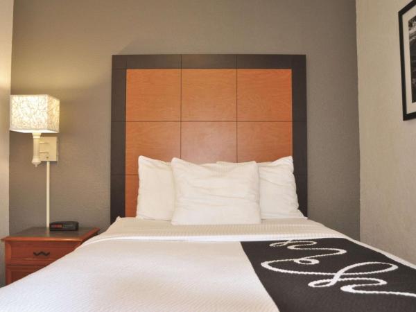 La Quinta Inn by Wyndham Dallas Uptown : photo 2 de la chambre suite familiale de luxe - non-fumeurs